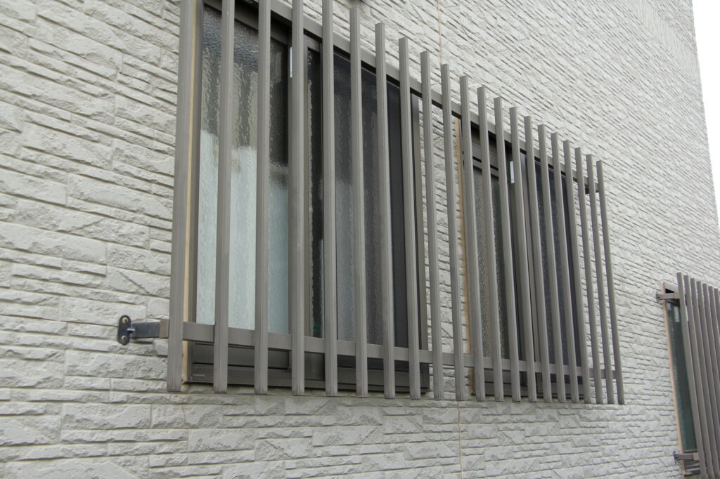 書斎の窓の防犯対策はどうすれば良い?|横浜|矢島建設工業