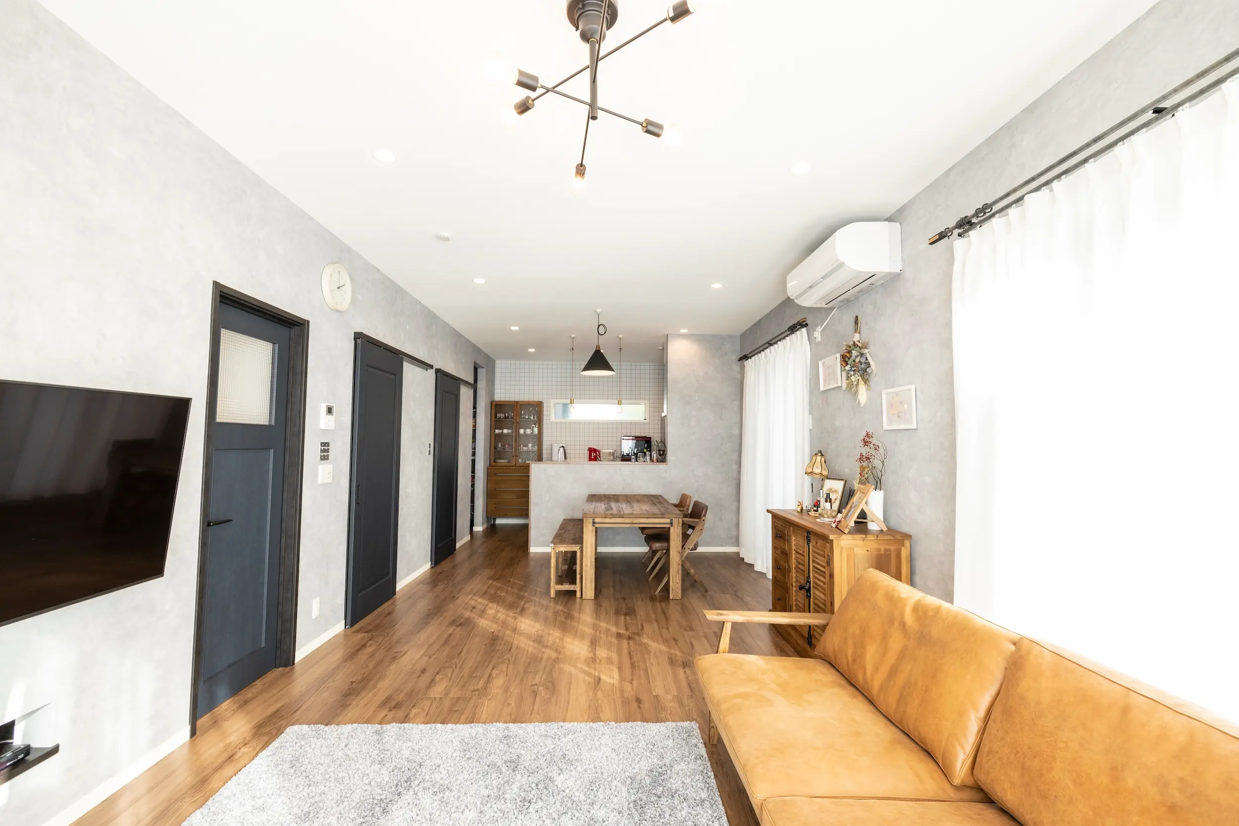 光と質感が織りなす、洗練のプライベート空間