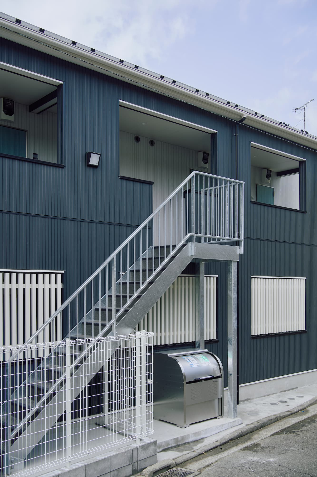 横浜の工務店による開放感あるれる空間設計のアパートづくり：外観