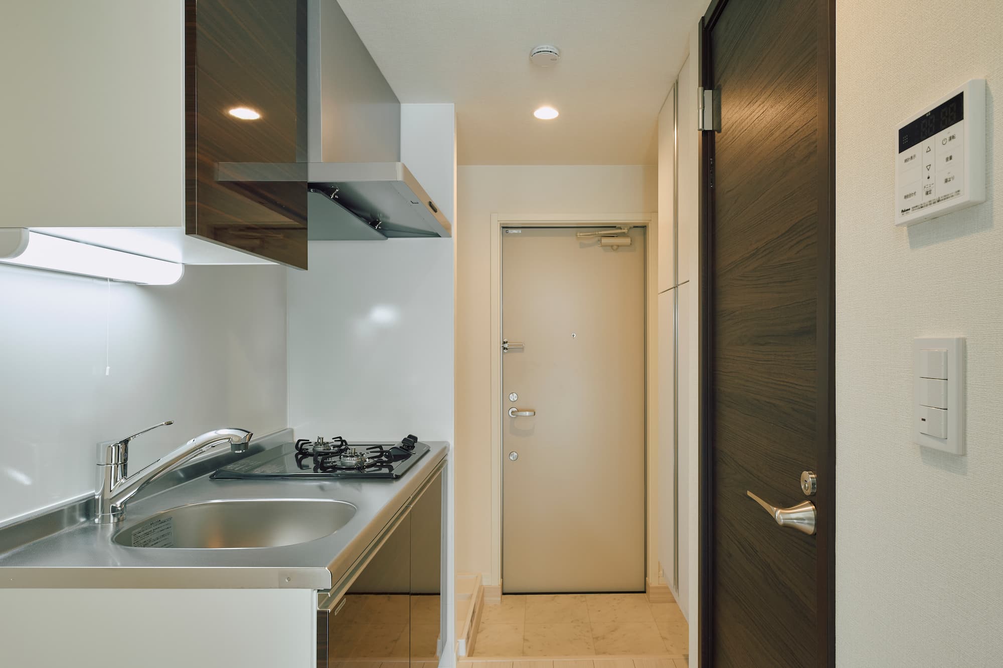 横浜の工務店による開放感あるれる空間設計のアパートづくり：キッチンスペース