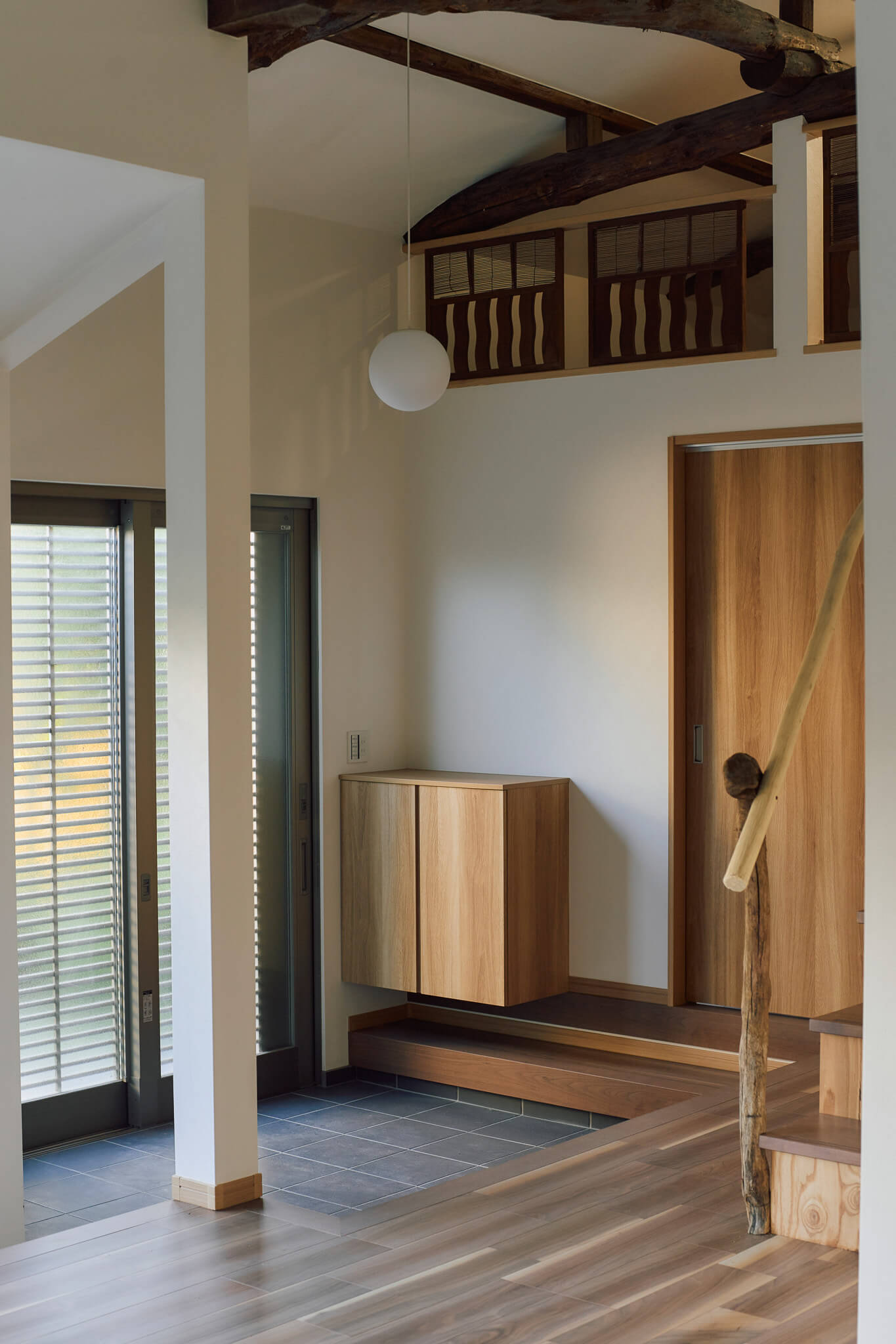 横浜の工務店によるもとの素材を活かした古民家改修：玄関スペース