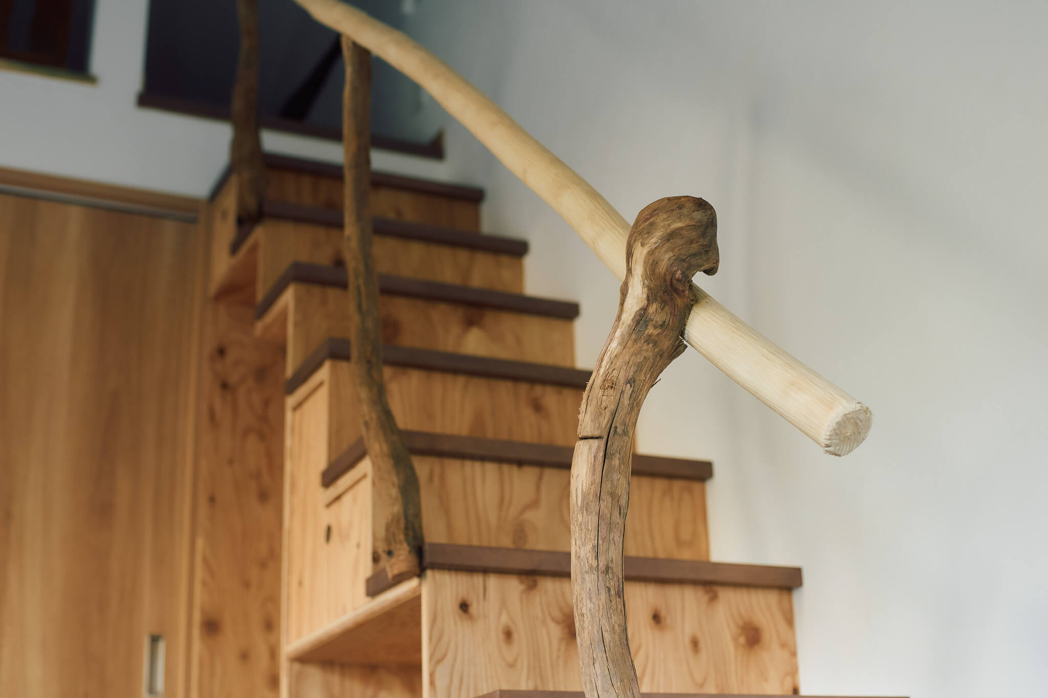 横浜の工務店によるもとの素材を活かした古民家改修：元の素材を生かした手すり