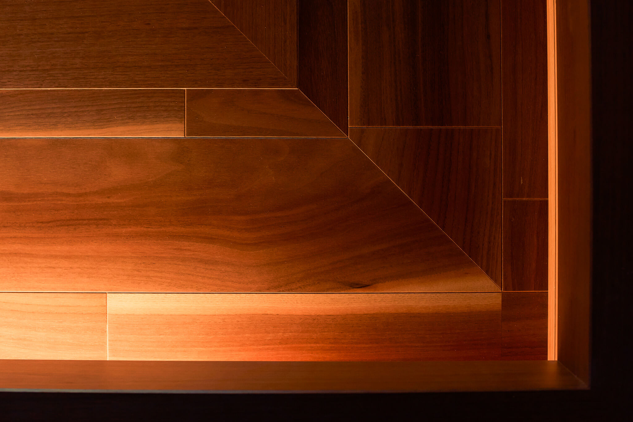 横浜の工務店によるもとの素材を活かした古民家改修：美しい光のある空間