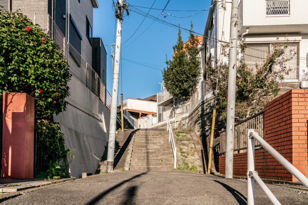 坂・傾斜地に家を建てて後悔する理由・デメリット