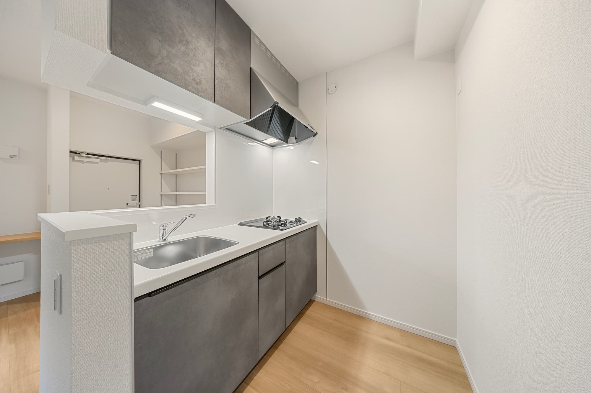 横浜の工務店による敷地をフル活用。個性豊かな空間設計が魅力的なアパート：開放感のあるキッチン