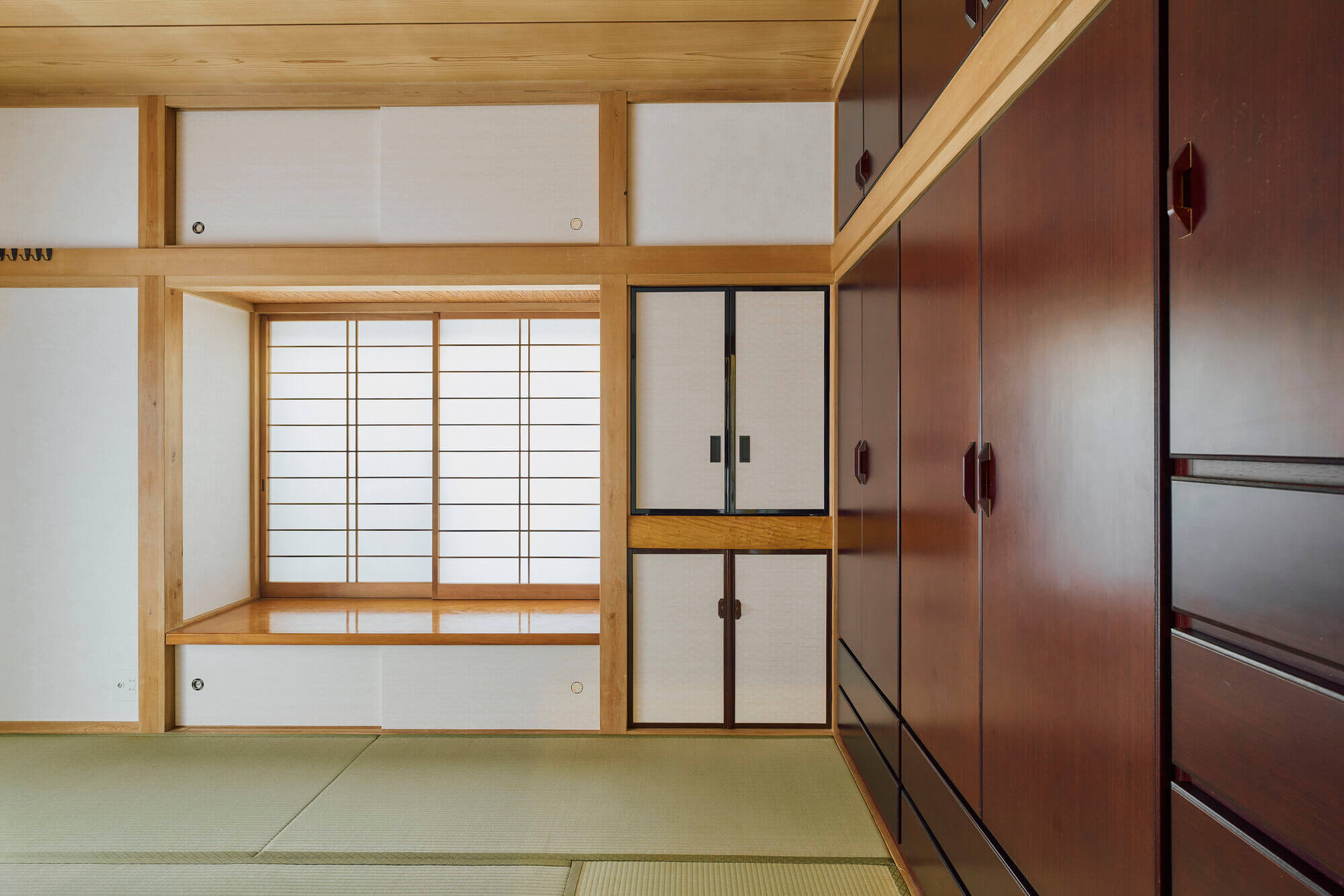 横浜の工務店による住宅のリノベーション：より安全で安心の住み心地を：造作収納のある和室空間