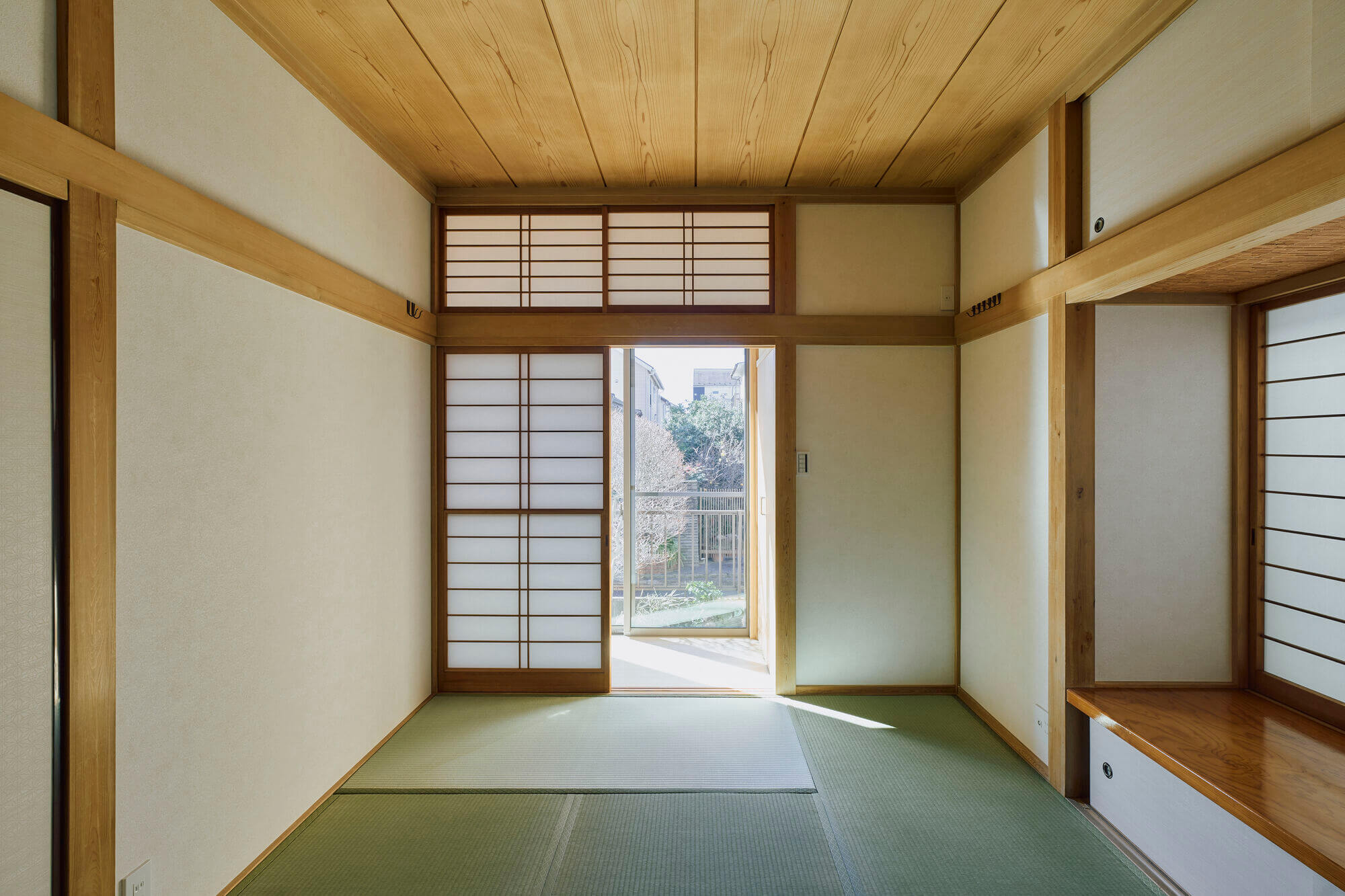 横浜の工務店による住宅のリノベーション：より安全で安心の住み心地を：障子から光が入る落ち着いた和室（AFTER）